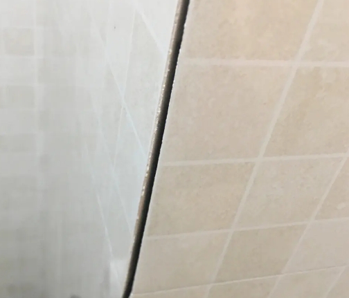 爱民瓷砖空鼓维修公司分享阳台瓷砖脱落的修复过程可以分为以下几个步骤