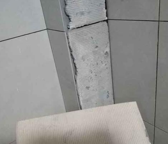 爱民瓷砖空鼓维修公司分享下厨房瓷砖脱落的补救措施。